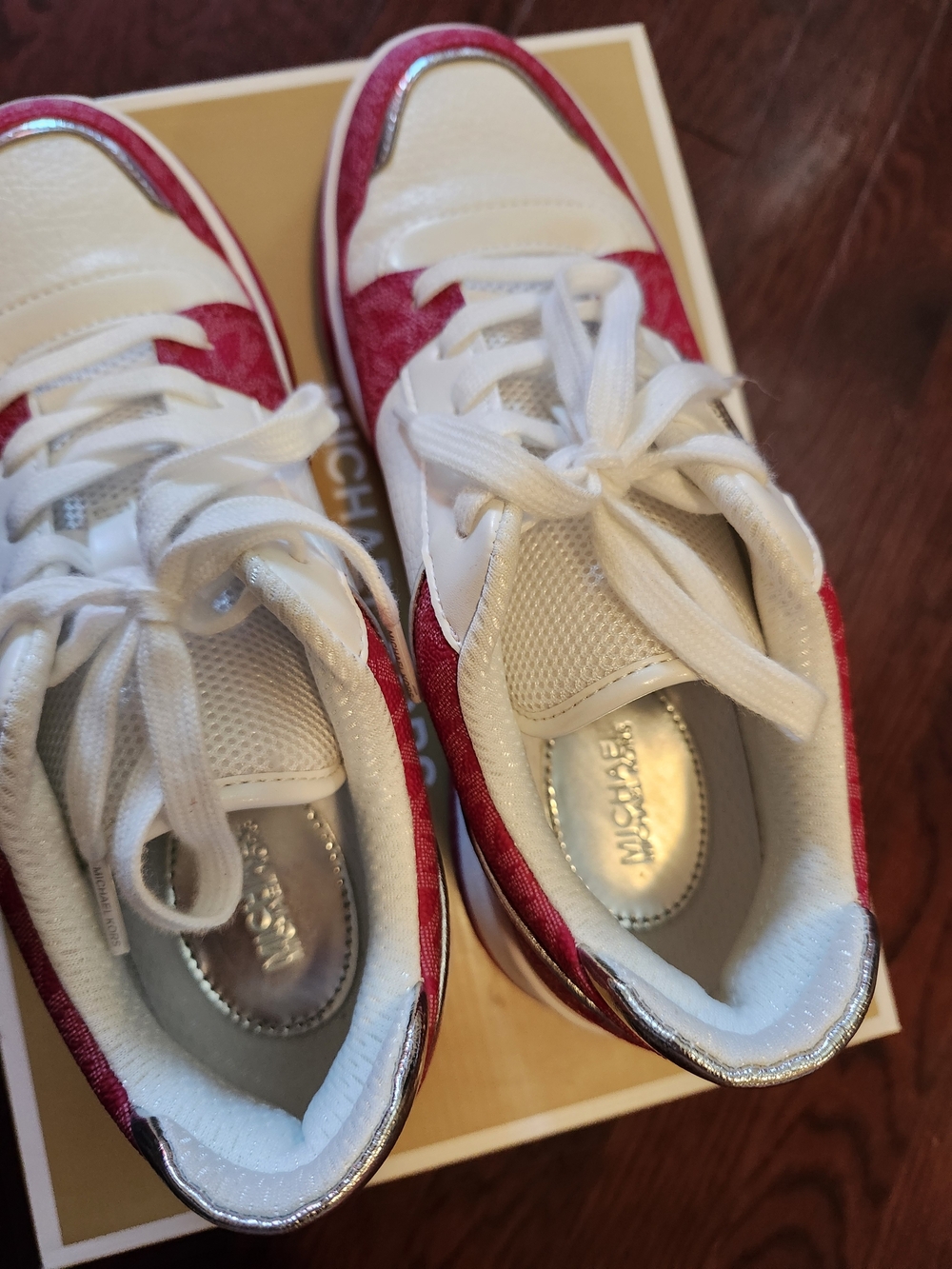 Michael Kors White & Red Logo-Panel Kids Sneakers - Picture 3 of 12